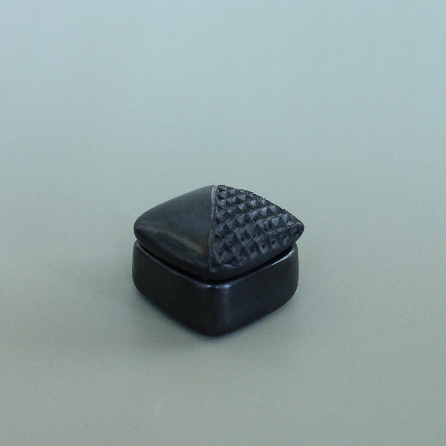Vintage Doña Rosa 1970s pill box, hand signed on base, from Oaxaca Mexico, with an asymmetrical hatch design to the lid.