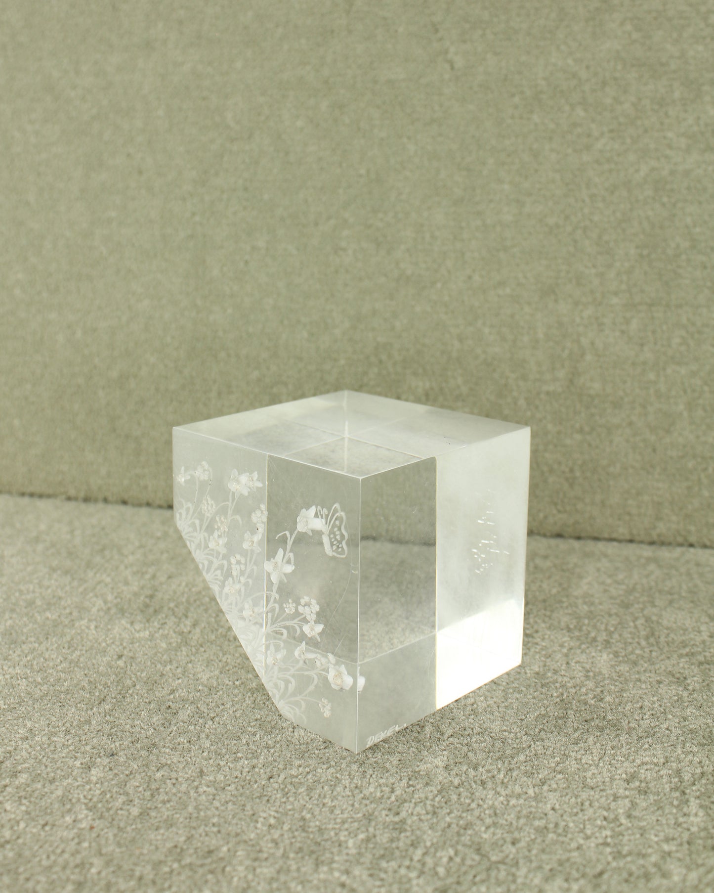 Perspex Floral Etched Paperweight