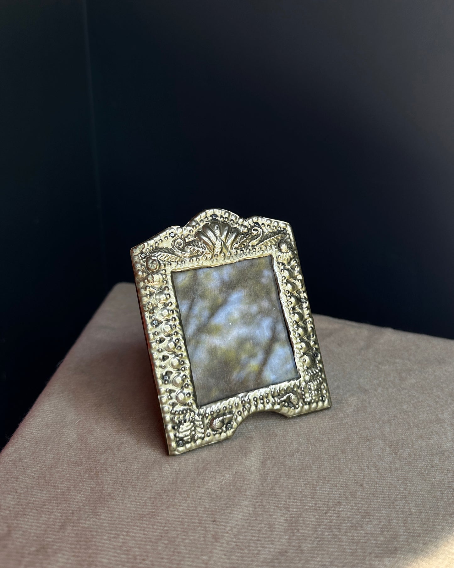 Scallop Embossed Frame