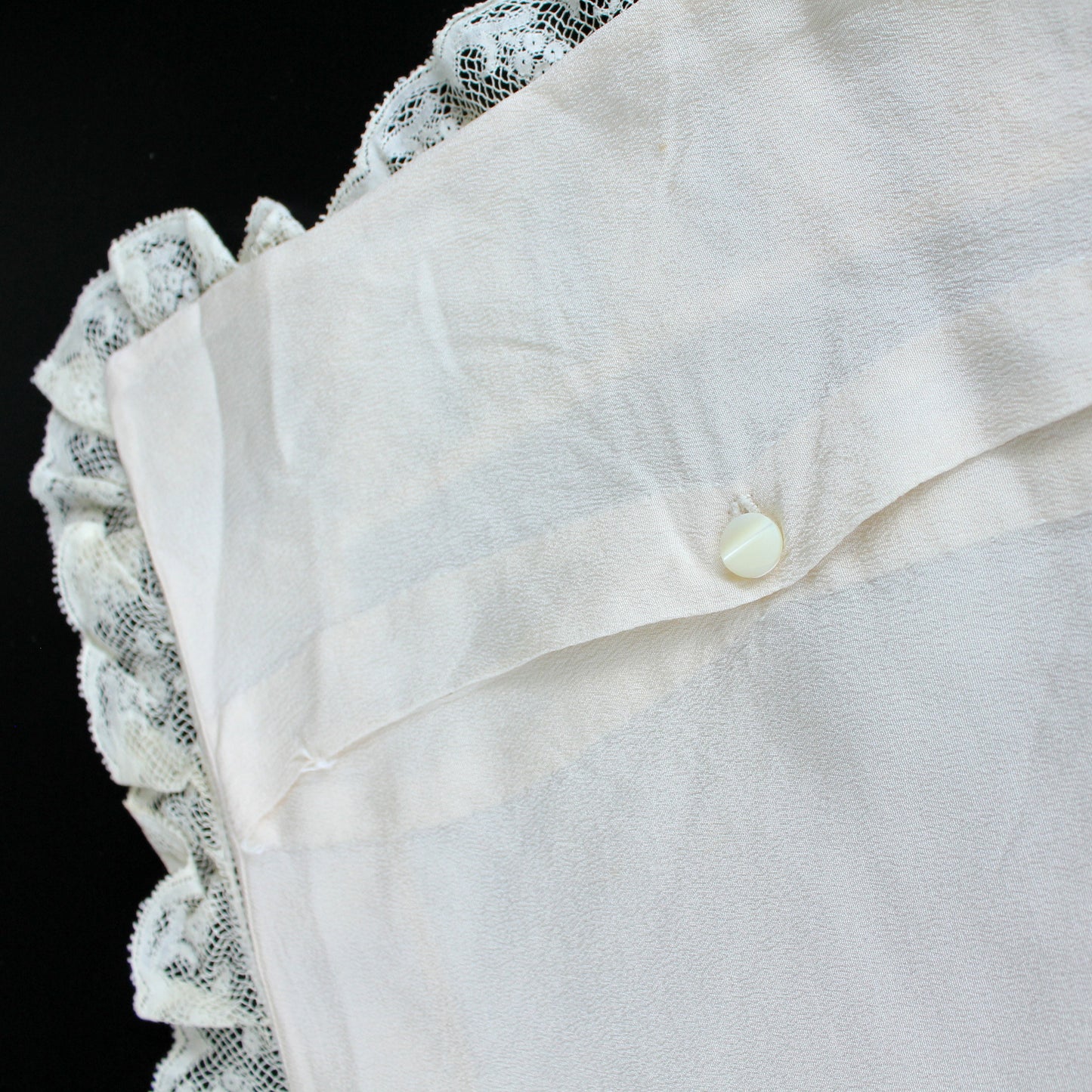 Léron 1930s Lace and Silk Shams