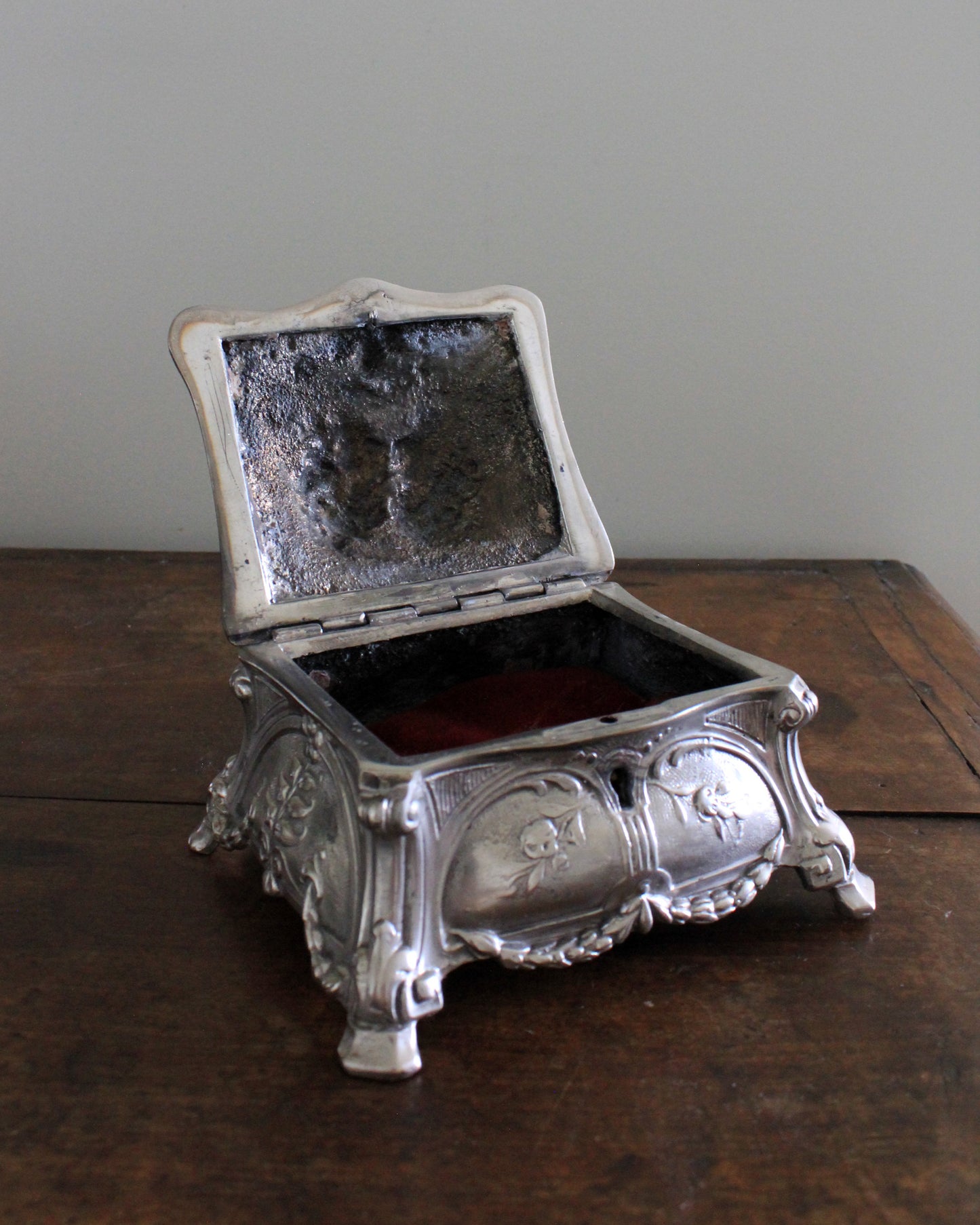 Art Nouveau Silver Plate Kiss Box