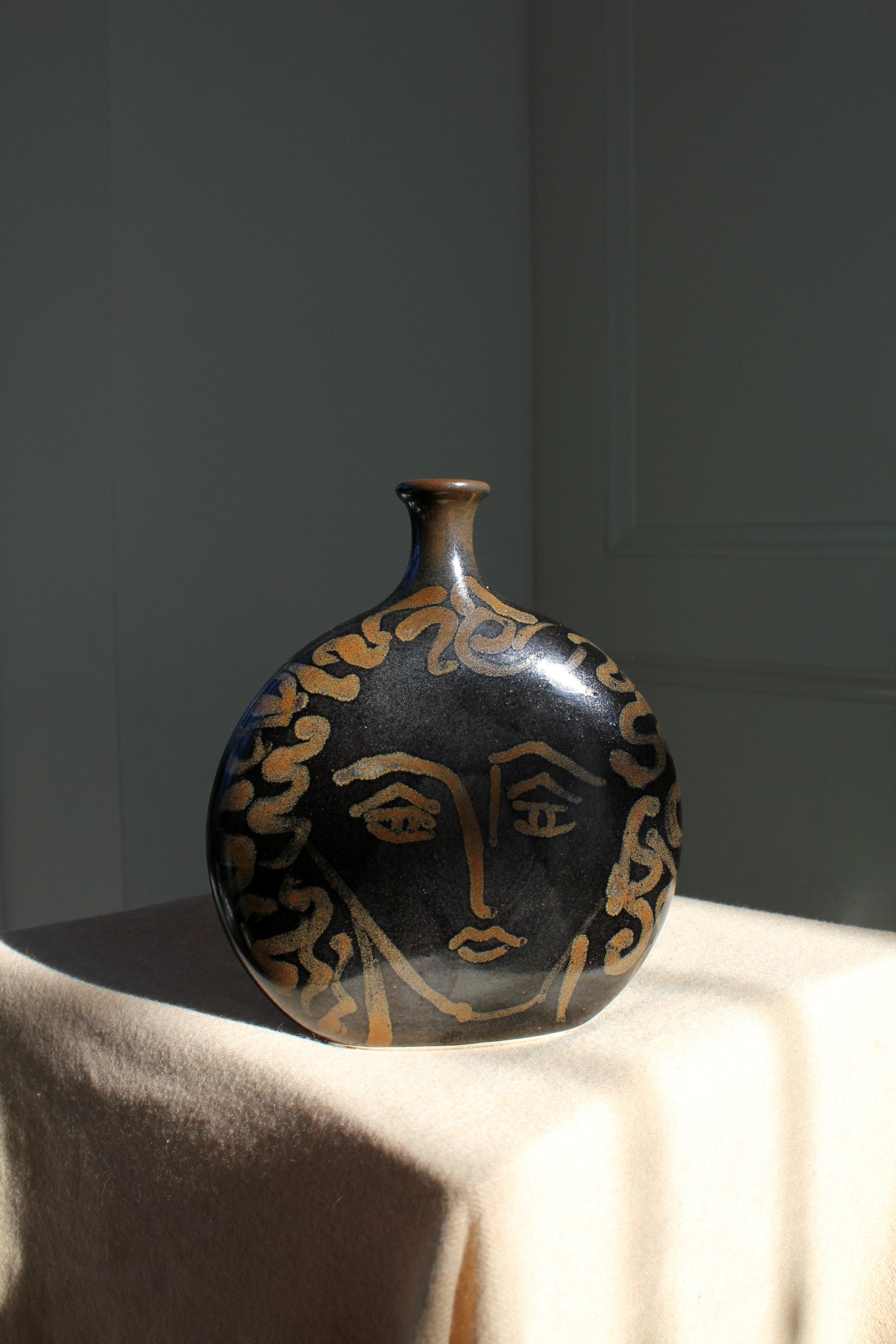 Mexican Greek style vintage vase with face